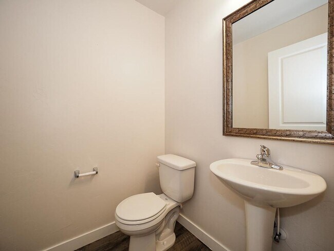 Building Photo - Draper Hillside Townhome