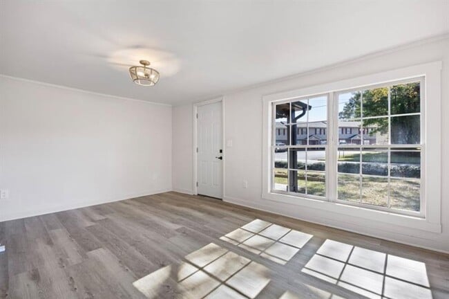 Building Photo - 24 E Iron Belt Rd SE