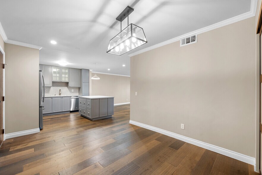 Building Photo - 310 N Jackson St