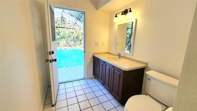 Building Photo - 3037 Crest Dr