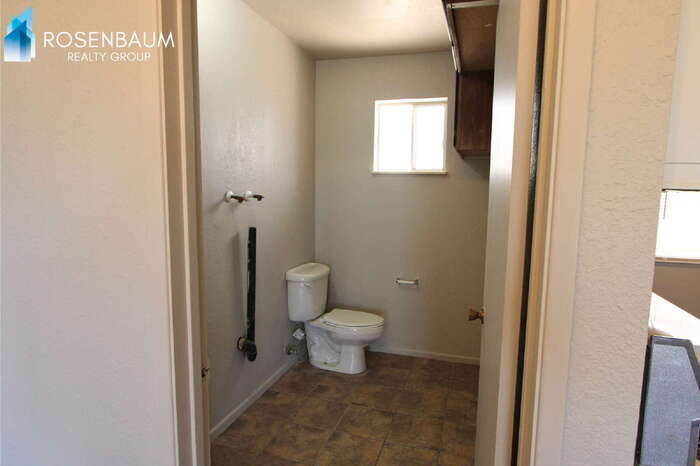 Building Photo - 1020 N Pueblo Dr