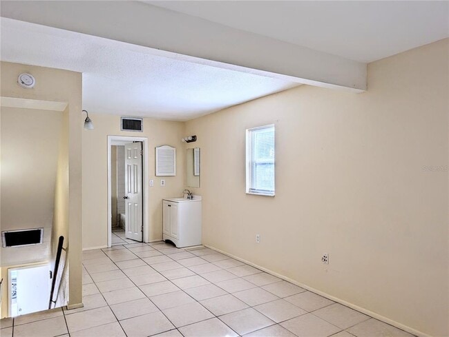 Building Photo - 1118 15th St W