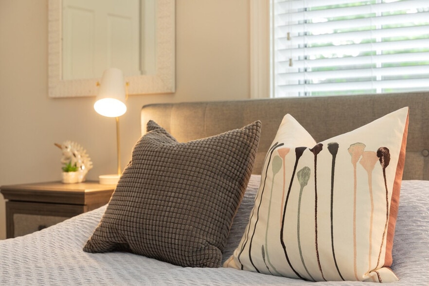 Building Photo - 810 Broadway-SI ID1511377P