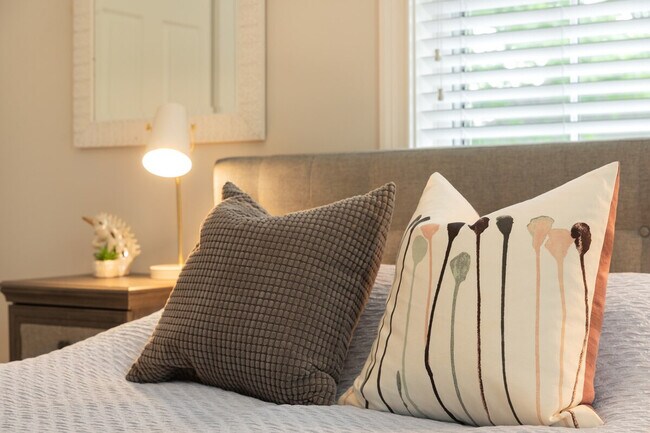 Building Photo - 810 Broadway-SI ID1511377P