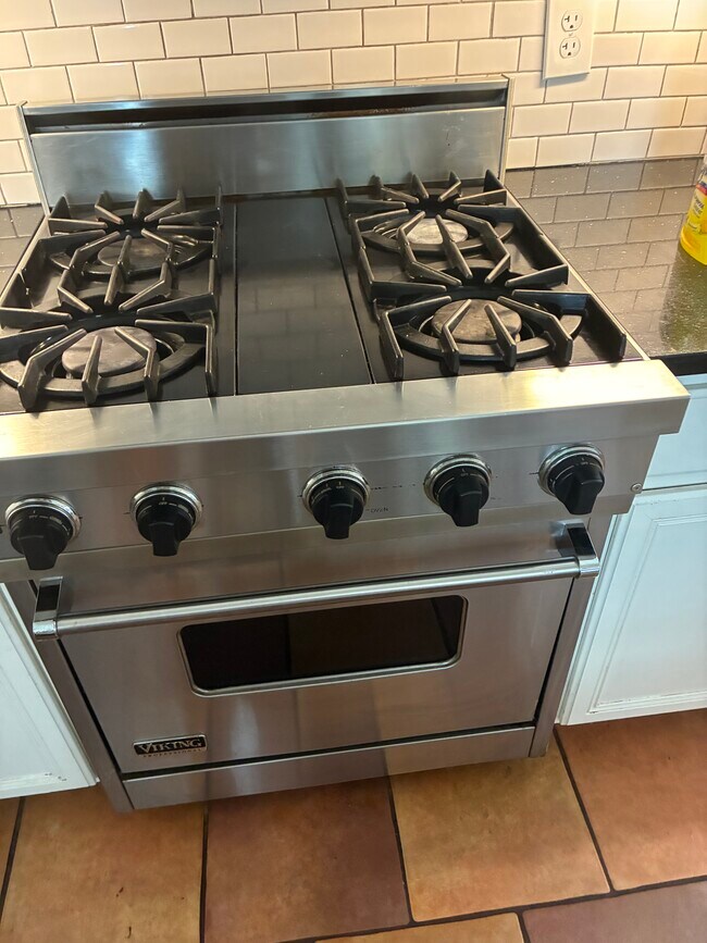 Viking Commercial Stove - 8451 Blackstone Cove