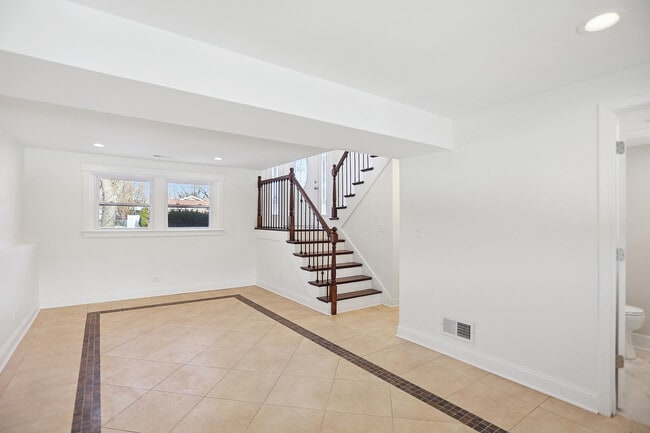 Building Photo - 5747 Allemong Dr