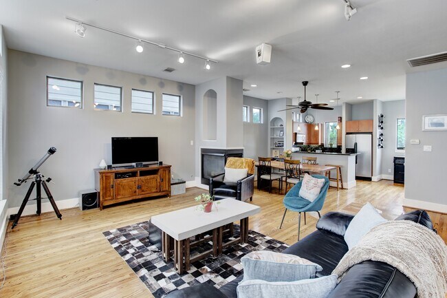 Building Photo - 408 Parker St