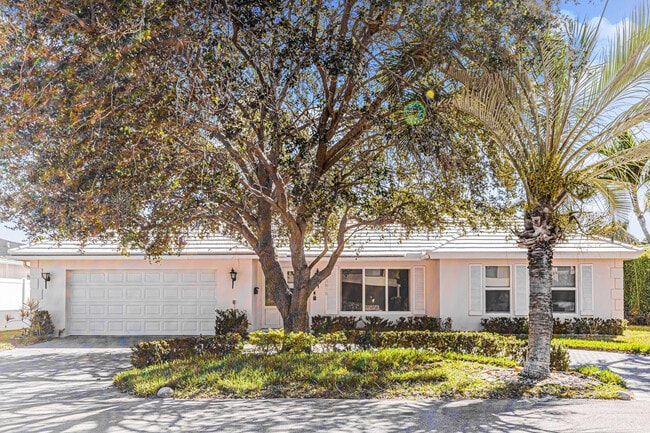 Building Photo - 2810 NE 60th St