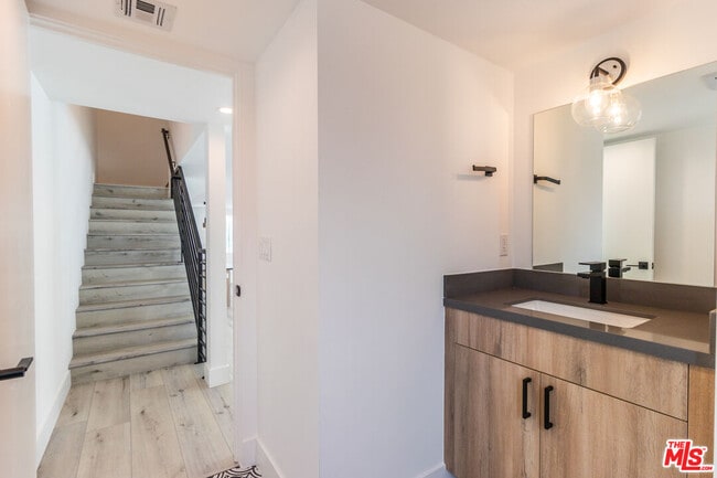 Building Photo - 4295 1/2 Tujunga Ave