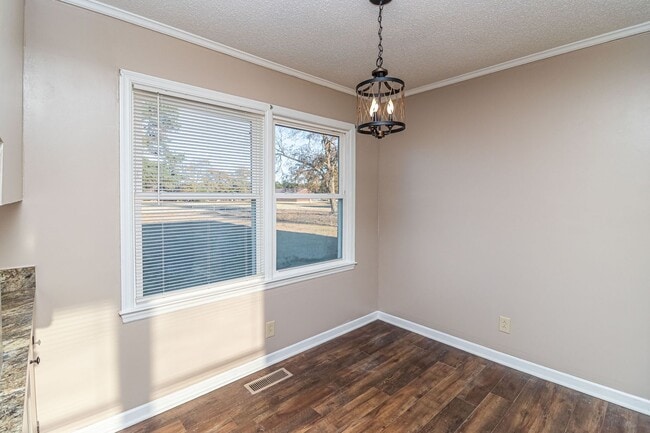 Building Photo - Adorable Brick Ranch 3 BR | 1.5 BA in Goldsboro