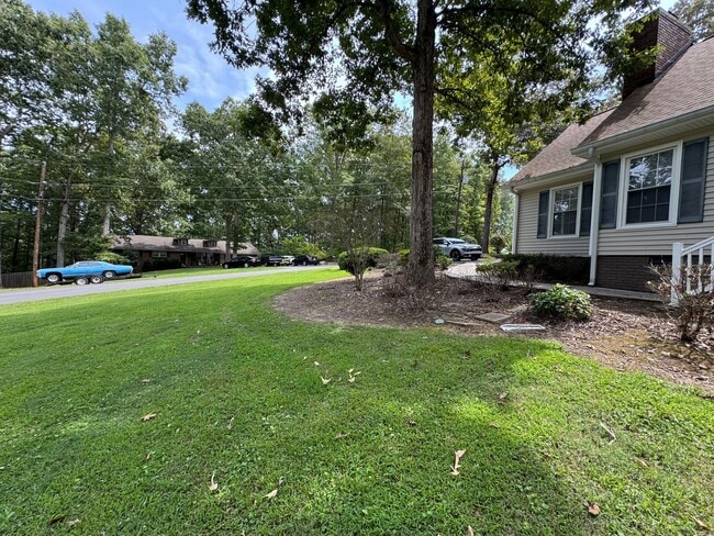 Building Photo - Large 3/2 House off Kingston Hwy- $2,195
