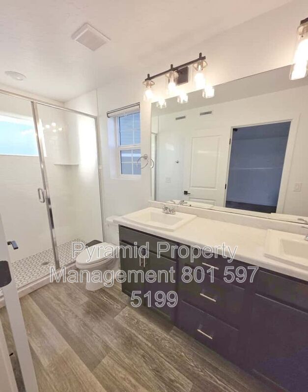 Building Photo - 103 E Brushy Canyon St