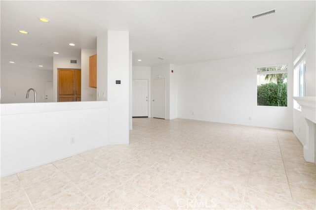 Building Photo - 46 Sobrante