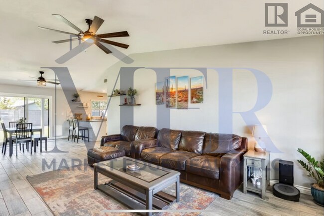 Building Photo - 2Bed/2Bath Home at SR-51/Bell Rd! $199 Mov...