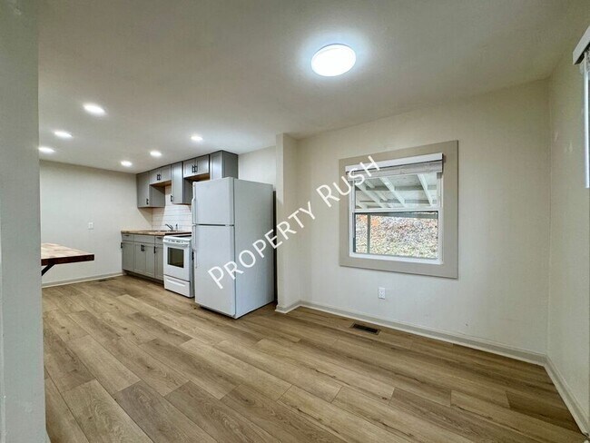 Building Photo - 975 Beason Dr
