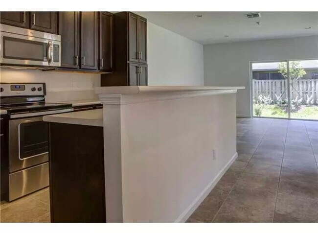 Building Photo - 5914 Woodlands Blvd
