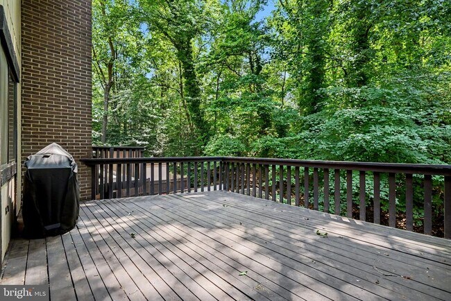 Building Photo - 2105 Glencourse Ln