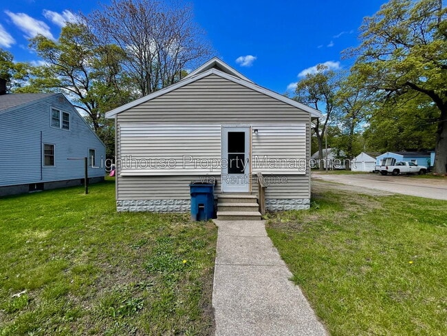 Building Photo - 3201 5th St