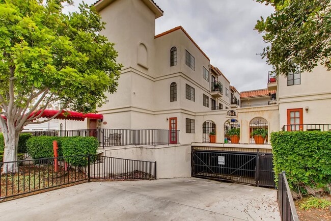 Building Photo - Remodeled Condo in the Heart of North Park