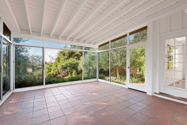 Building Photo - Located in the MUS - Unfurnished Serene El Bosque Home Available November