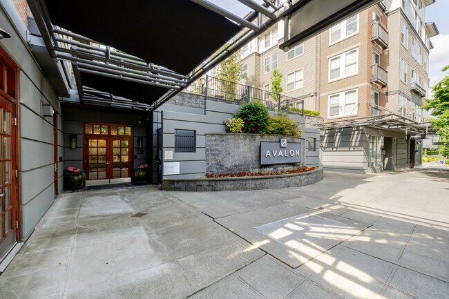 Building Photo - 11000 NE 10th St