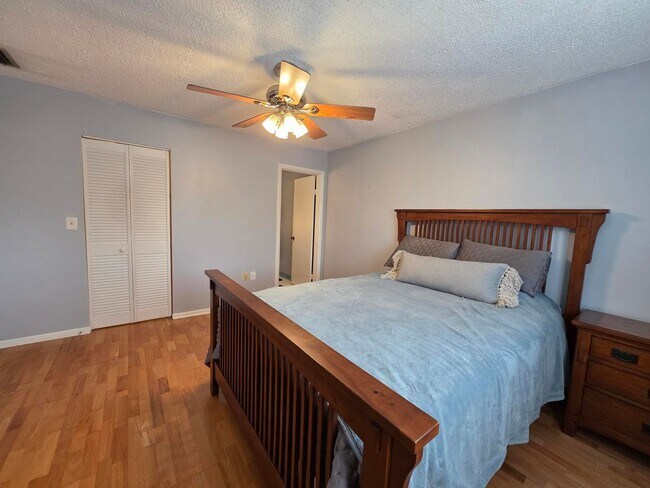 Building Photo - Furnished 2-Bedroom, 2-Bathroom Condo in Tampa