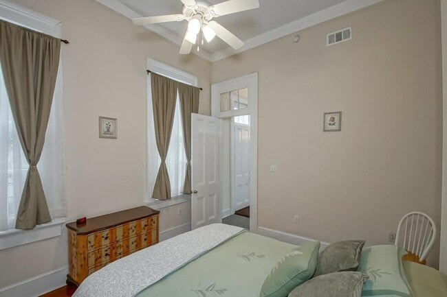 Building Photo - 1446 St Mary St