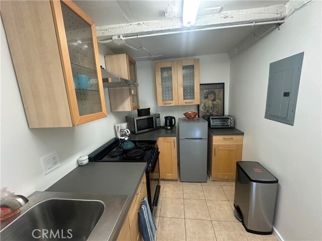 Building Photo - 8601 Wonderland Ave