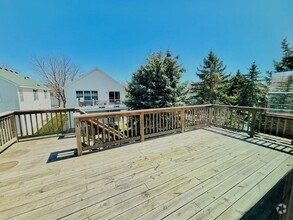 Building Photo - Rare Detached 4bed Townhome in Prime Shako...