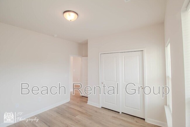 Building Photo - 1860 Villena Dr