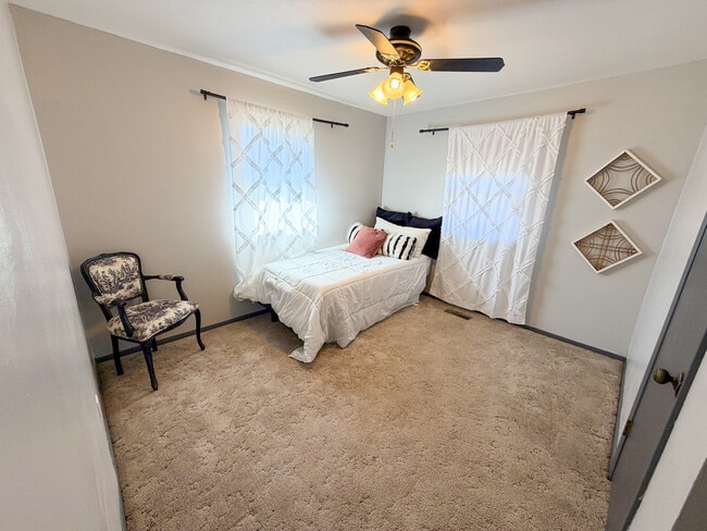 Building Photo - 1518 Cinderella Ave