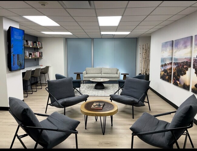 Building Photo - 2020 N Lincoln Park W