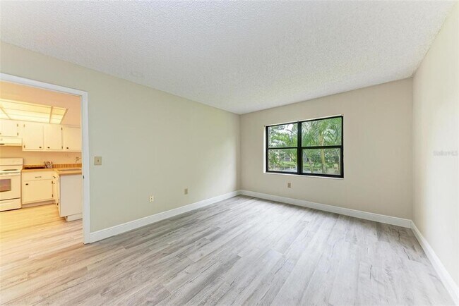 Building Photo - 425 30th Ave W