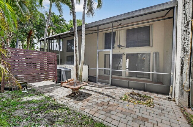 Building Photo - 243 NW 45th Ave