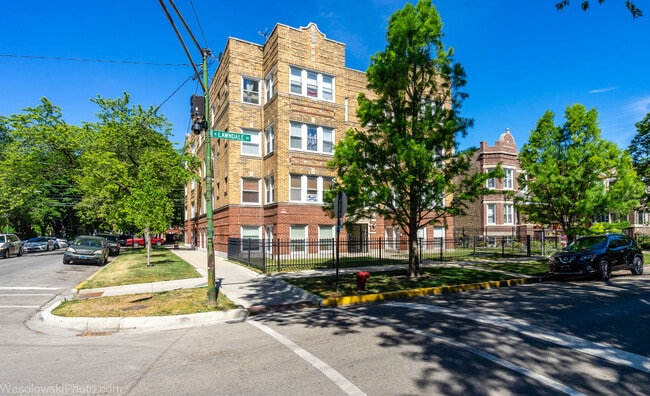 Building Photo - 4900 N Lawndale Ave