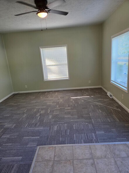 Building Photo - 818 Lasalle Dr