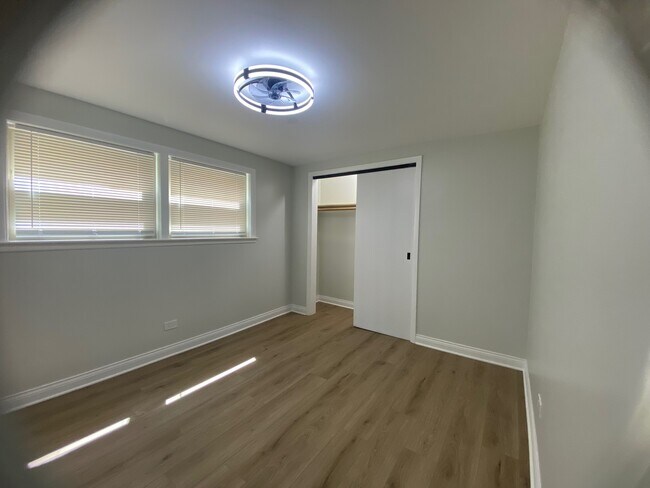 Building Photo - 2511 N Laramie Ave