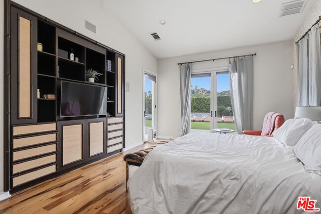 Building Photo - 9651 Sagebrush Ave