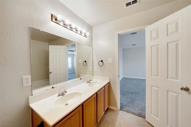 Building Photo - 716 Preston Dr