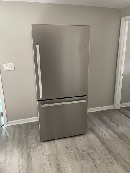 Building Photo - 28 Leversee Ave