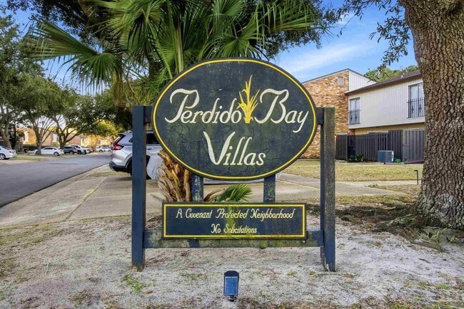 Building Photo - 4822 Huron Dr