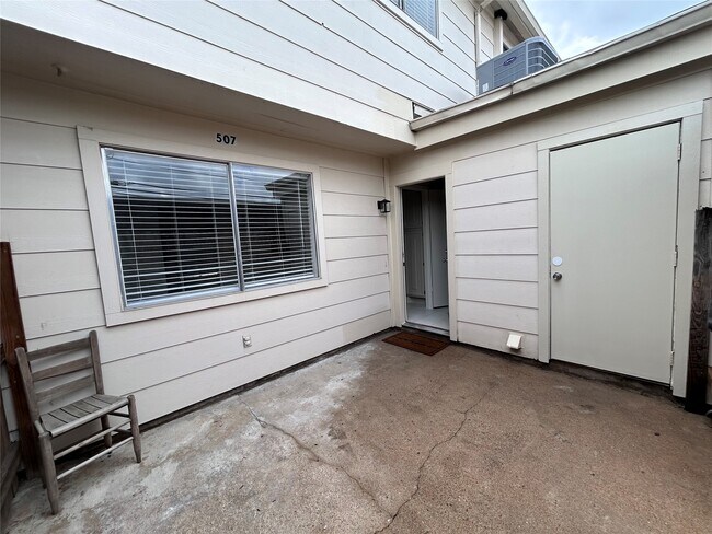 Building Photo - 8101 Amelia Rd