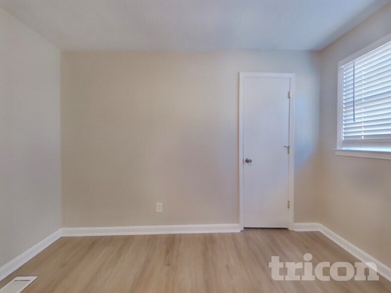 Building Photo - 324 Pioneer Cir