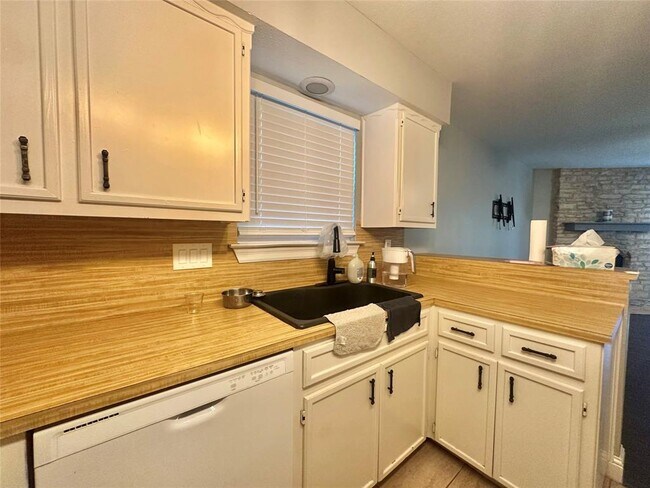 Building Photo - 11407 Bristle Oak Trail