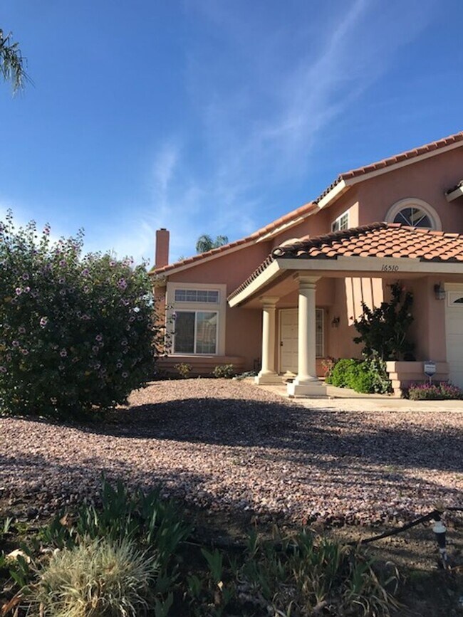 Building Photo - **Beautiful Lake Elsinore 3 Bdrm 2.5 Baths...