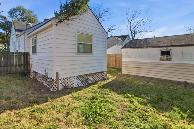 Building Photo - 9631 Worth St