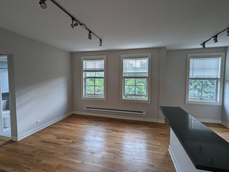 Building Photo - 2423 N Kedzie Blvd