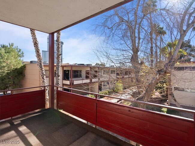 Building Photo - 350 E Desert Inn Rd