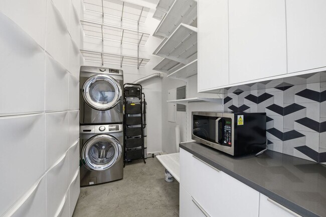 Building Photo - 60 Rausch St