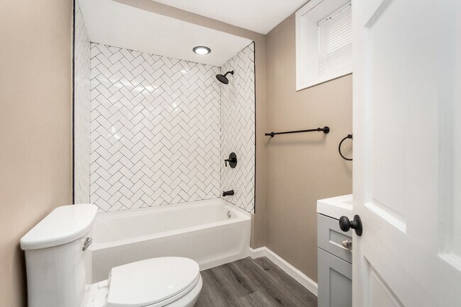 Building Photo - Updated 3BR Home – Walk to Lehigh & Downto...